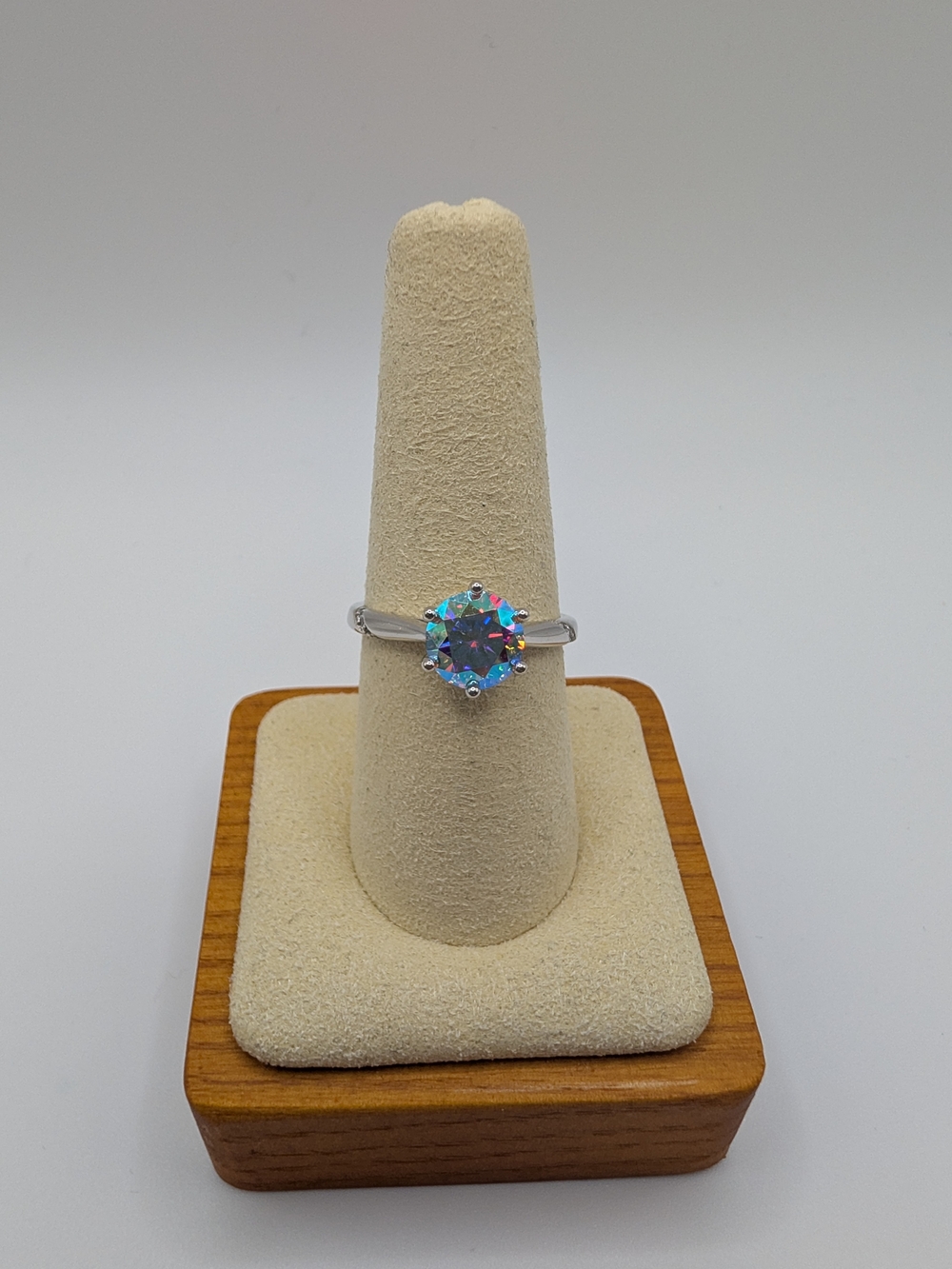 925 Sterling Silver Moissanite Solitaire Ring Size 8 Rainbow
